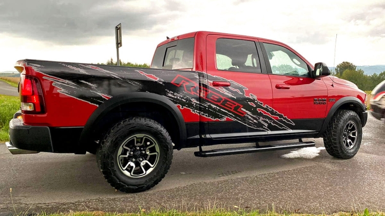 dodge_rebel_naklejka_3.jpg