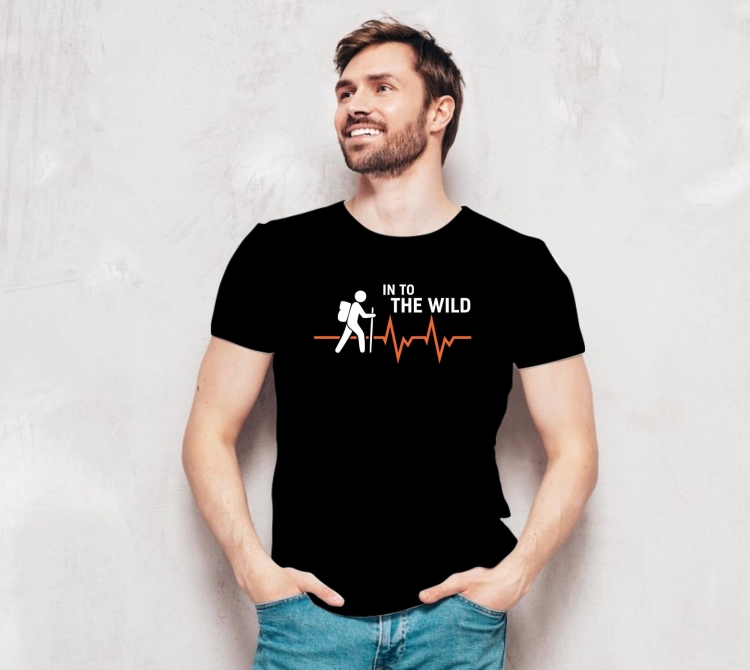 T-shirt męski w kierunku gór