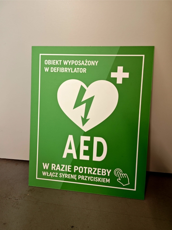 Defibrylator tabliczka na ścianę.