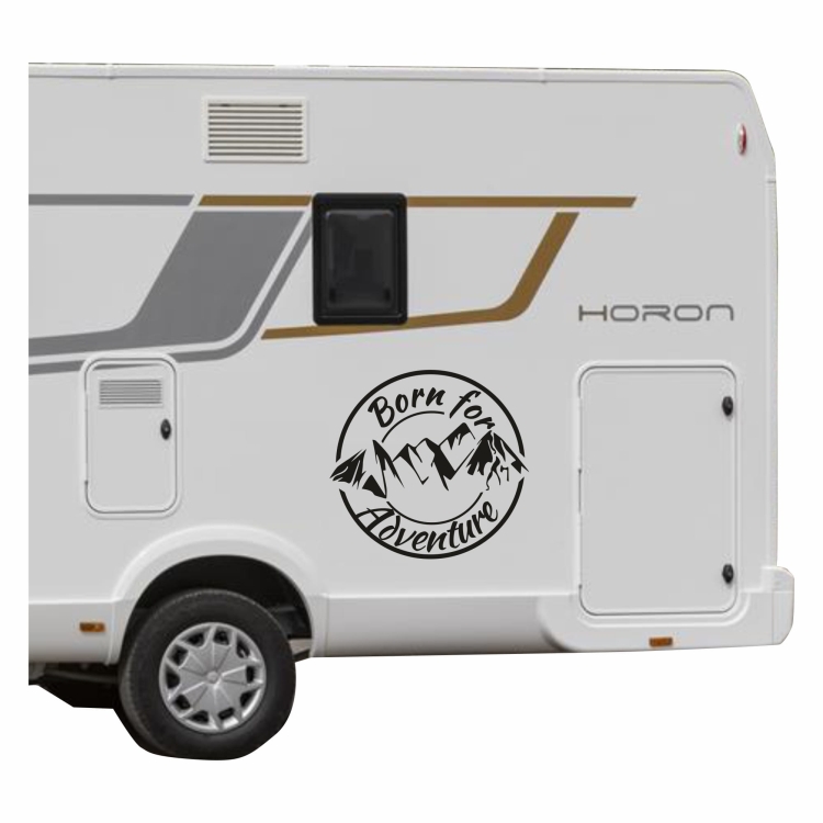 Naklejka Born for Adventure terenowa – symbol wolności i przygody – doskonała ozdoba dla pasjonatów off-roadu.