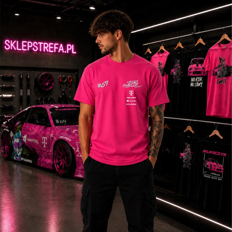 Koszulka męska Karolina Pilarczyk Team 2026 różowa – przód z logo Motorsport i numerem 69