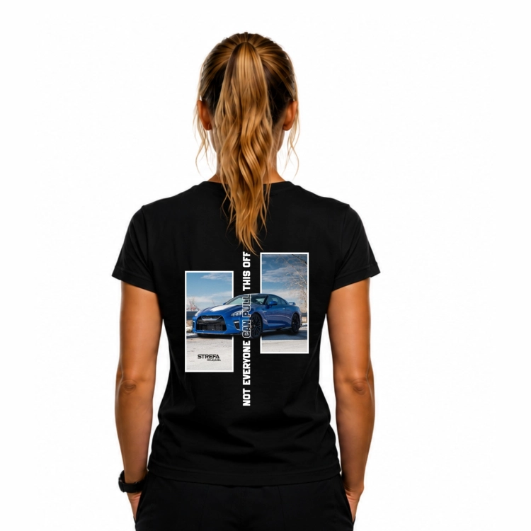 Autorska grafika niebieskiego samochodu na czarnej koszulce Blue Horizon