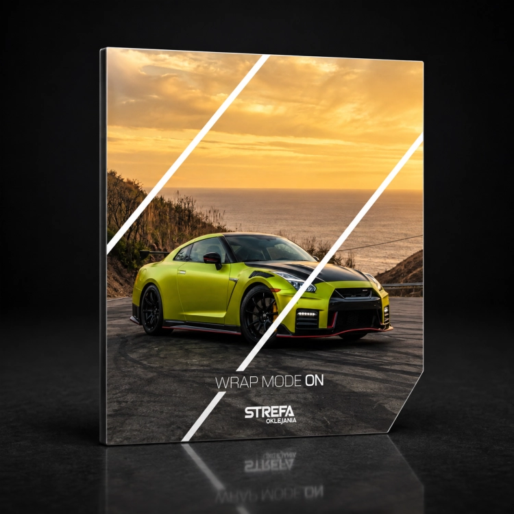 Magnes motoryzacyjny Golden Horizon Strefa Oklejania z zielonym sportowym samochodem na nadmorskiej trasie podczas zachodu słońca